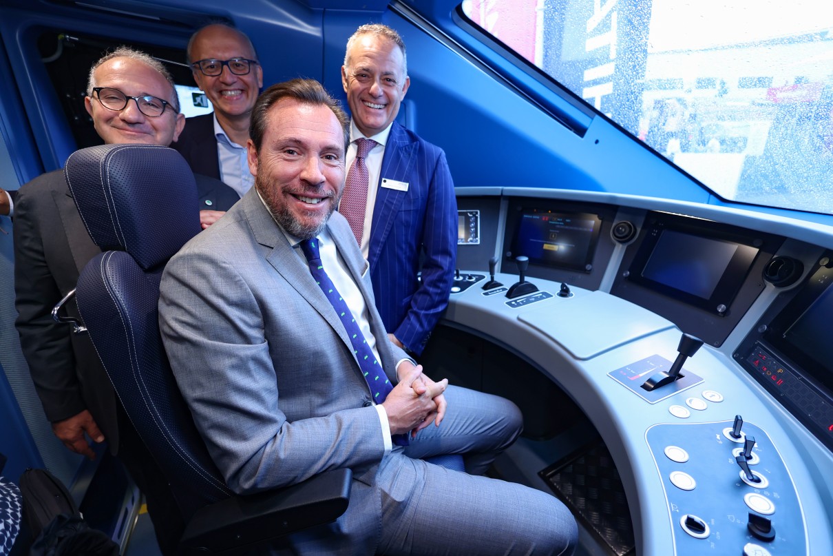 Oscar Santiago: Spanish Transport Minister Óscar Puente Santiago took a seat in a driver's cab during his tour of the open-air and track area.