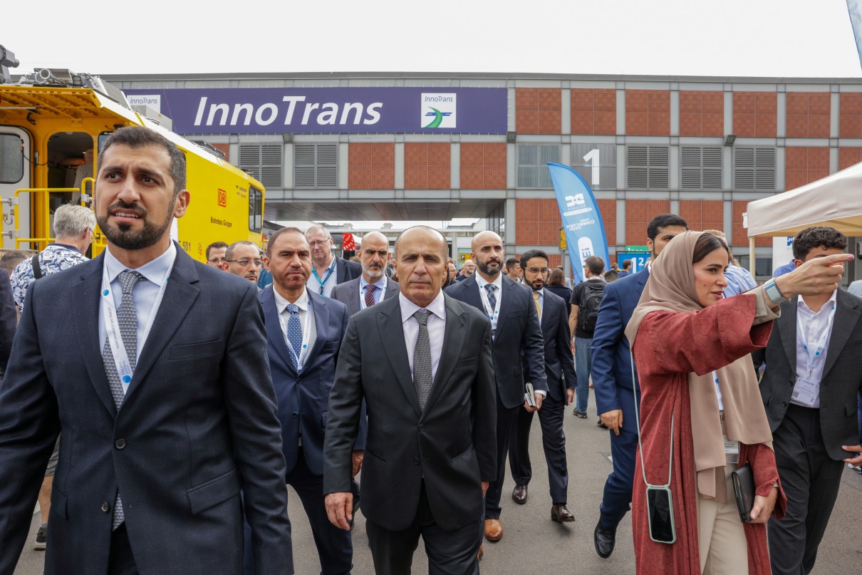 Seine Exzellenz Mattar Al Tayer besuchte bei seinem Rundgang auf der InnoTrans diverse Aussteller.