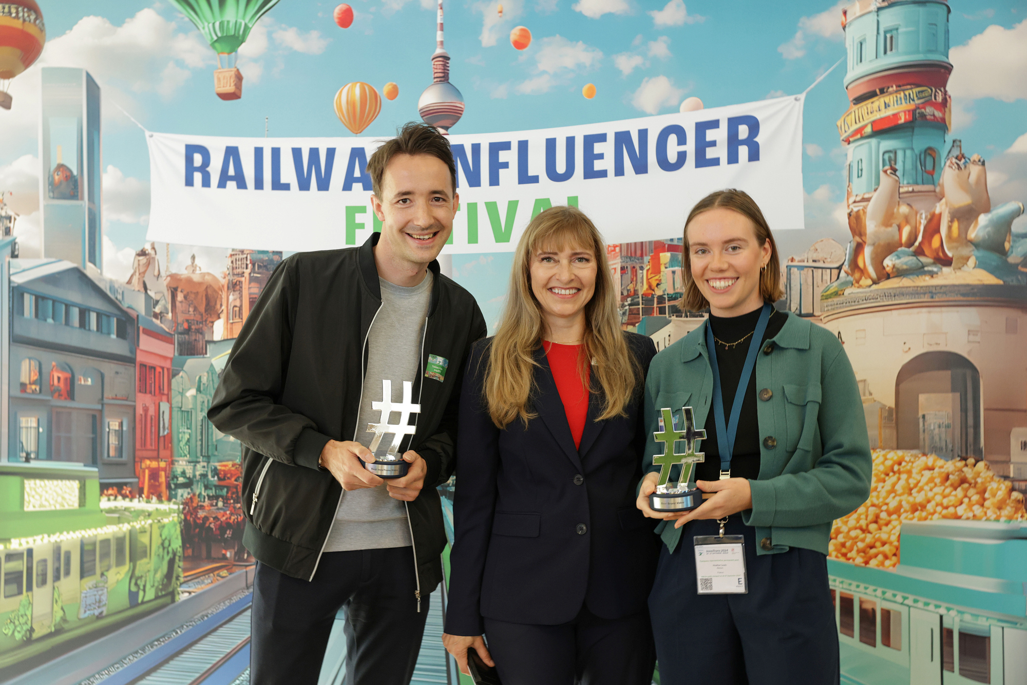 Kerstin Schulz with the winners Heather Lewis and Tobias Foltin.