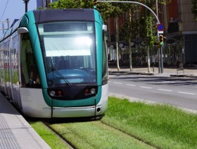 Hybride Lösung für die Steuerung der Vorfahrt an Ampeln und Zugsignalen